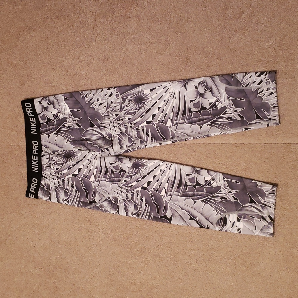 Nike Pro Women's Floral Print Leggings